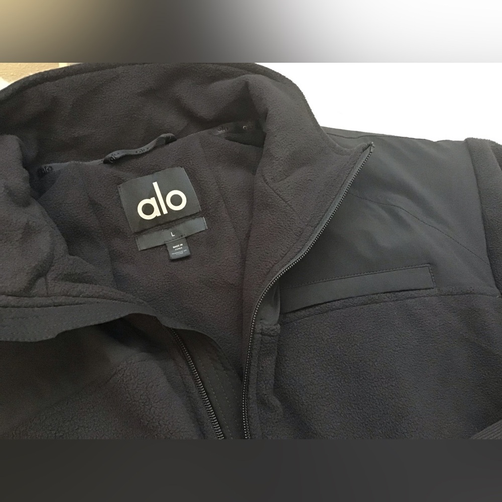 Alo Polar Fleece Cropped Wintry Mix jacket. Size L. Black - Picture 8 of 12